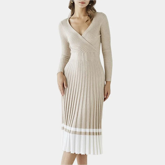 Plisowana damska sukienka z dekoltem w kształcie V